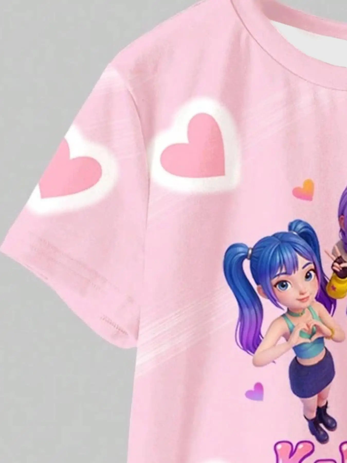 Girls' pink neon heart-outline K-pop idol-style two-piece outfit: a crew-neck short-sleeve T-shirt paired with heart-print short